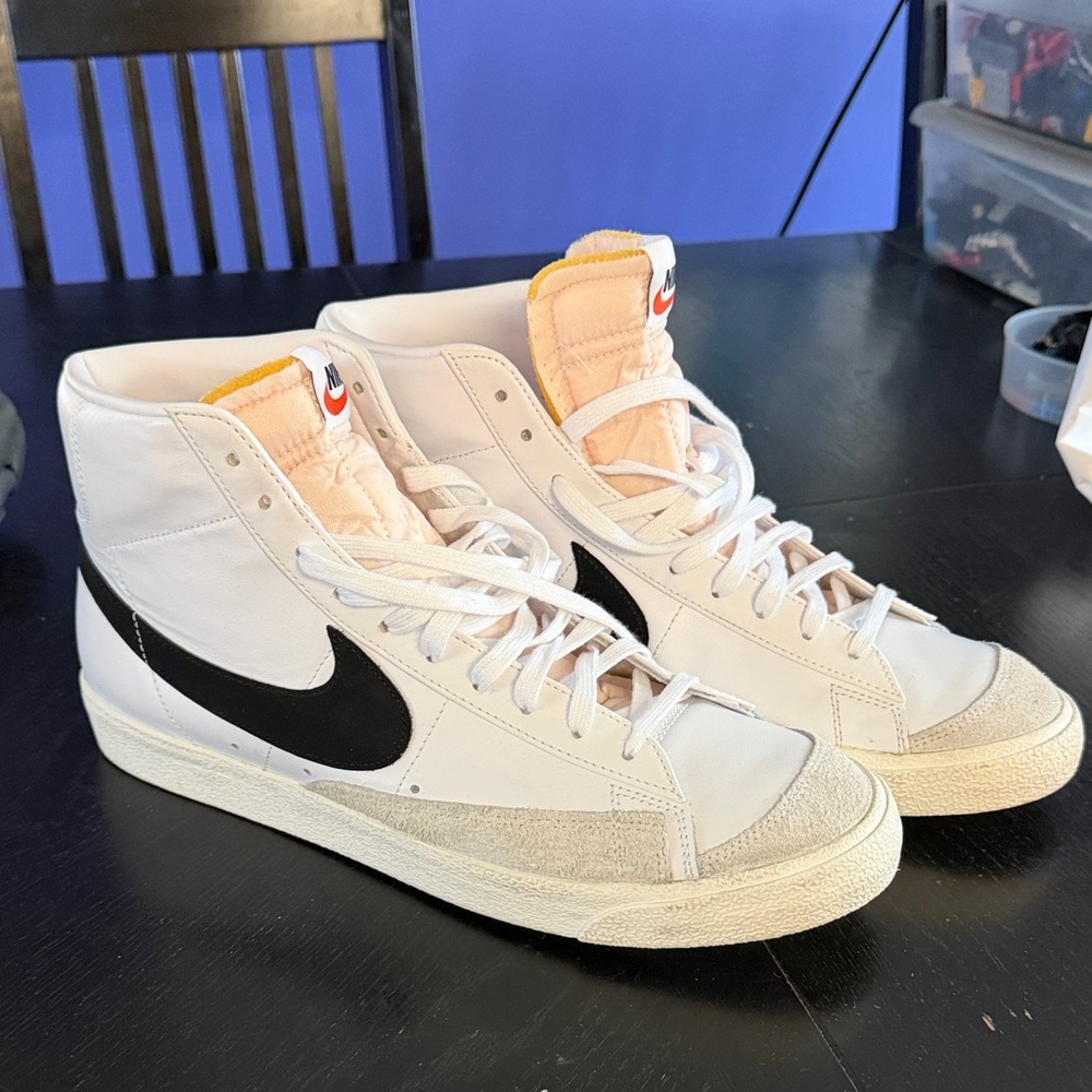 Nike Blazer Mid 77 High-Top Sneakers White Black with yellow/white Tongue